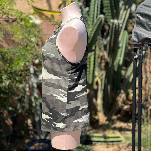 VS Camo Print Tank Top With Open Back SizeM - Picture 4 of 7